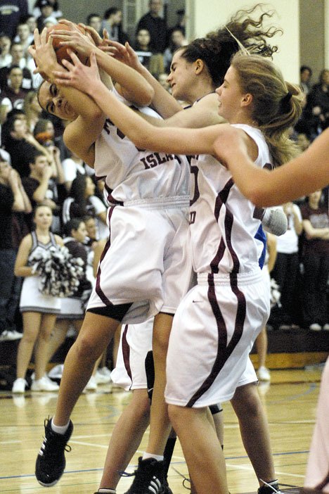 Islander guard Carly Anderson