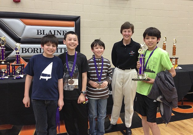 Wendy Lawrence presents a trophy to the fourth-place team