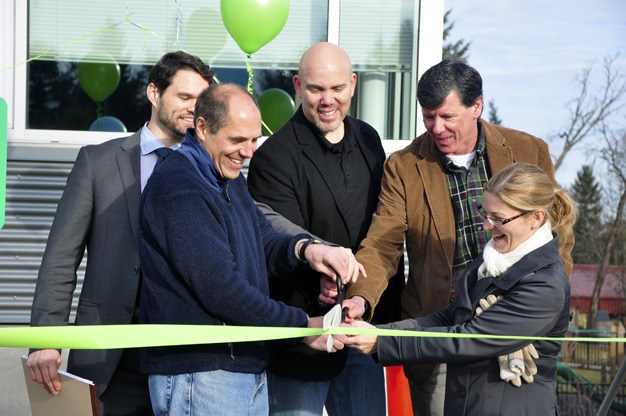 Mercer Island unveiled its first electric car charging station on Friday