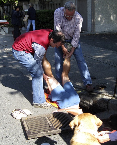 A trio of bystanders retrieved a set of keys belonging to Ruth Sternoff