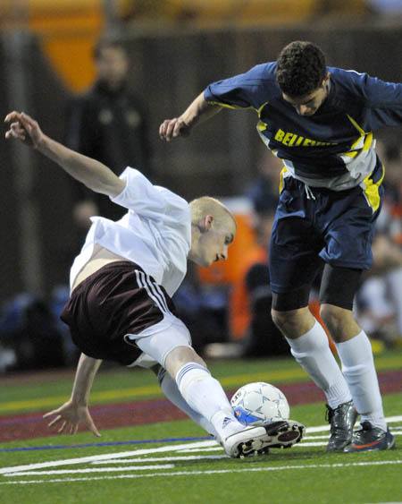 Islander defender Kenny Nelson