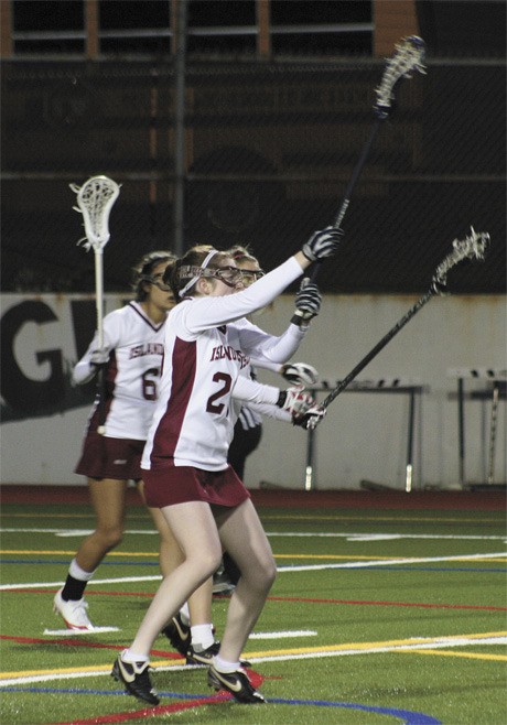 Mercer Island defender Clara Felker prepares to block a Garfield ball during the Islander’s 16-4 win over the Bulldogs on Thursday night.