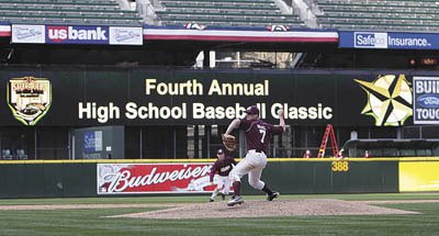 Mercer Island senior Willy Reel (7) pitches during the team's game against Eastmont High School