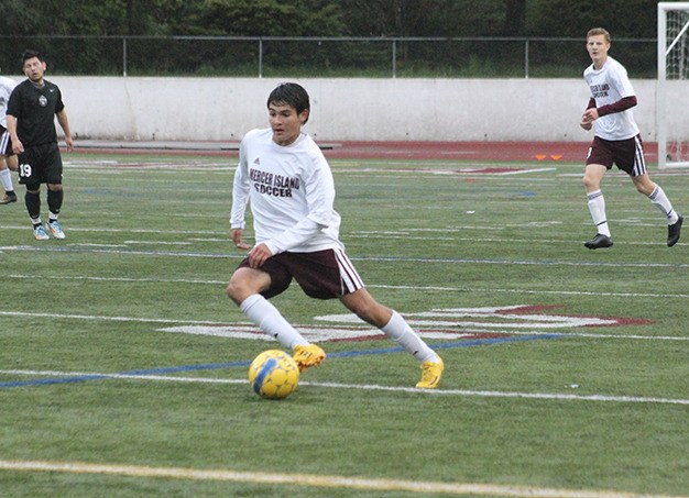 Mercer Island's Daniel Espeleta dribbles upfield against Lake Washington Wednesday