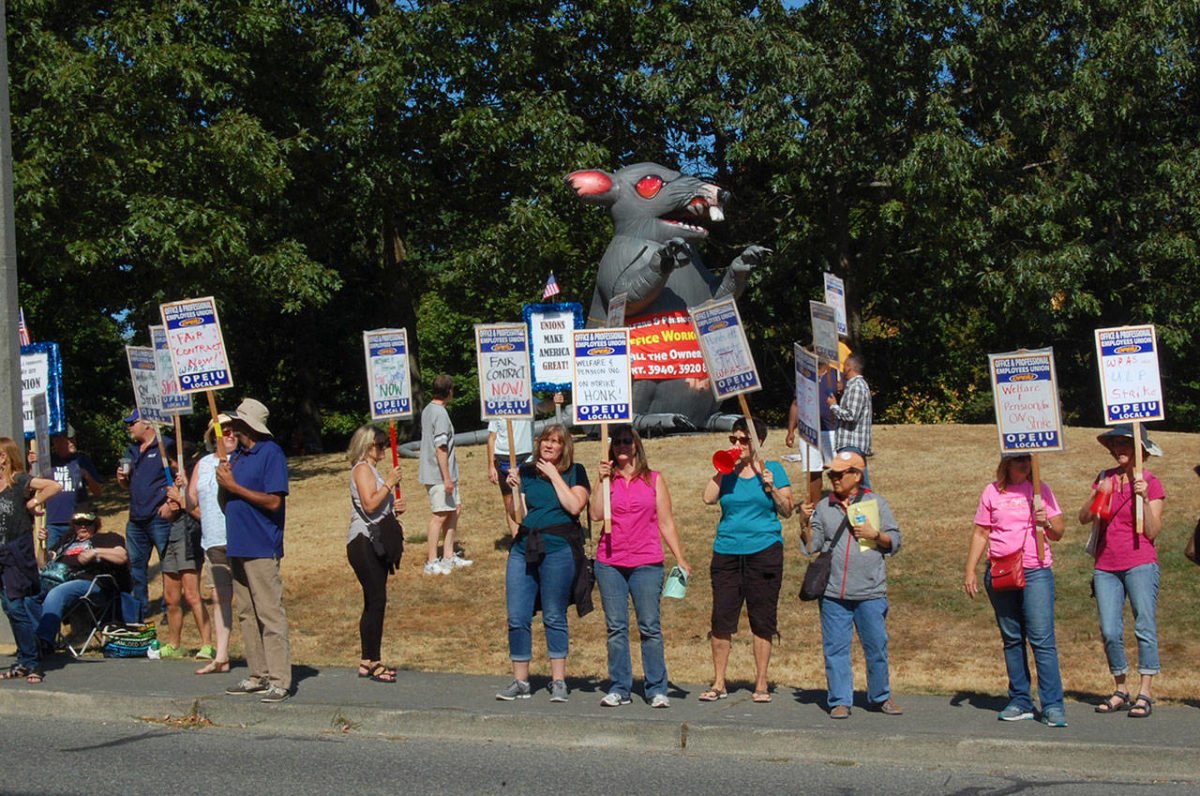 union-workers-striking-on-mercer-island-reach-agreement-with-employer