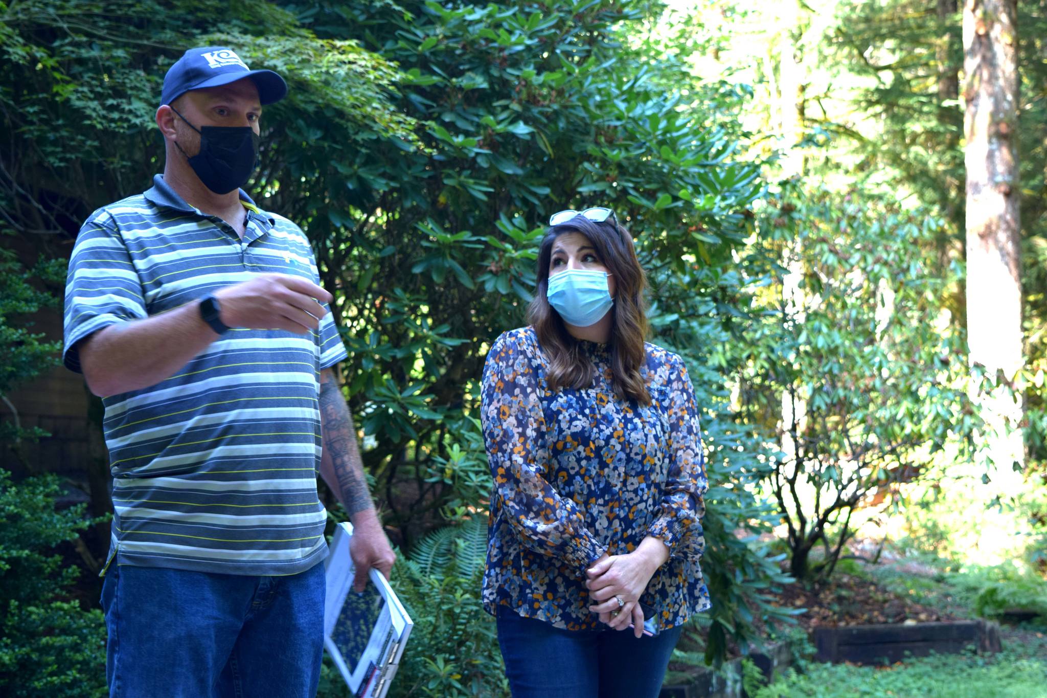 Matt Axe, the Wildfire and Forest Resiliency Coordinator with the King Conservation District, speaks to homeowner Anita Kissee-Wilder about fire reduction strategies at her home in North Bend on Aug. 24. Photo by Conor Wilson/Valley Record.