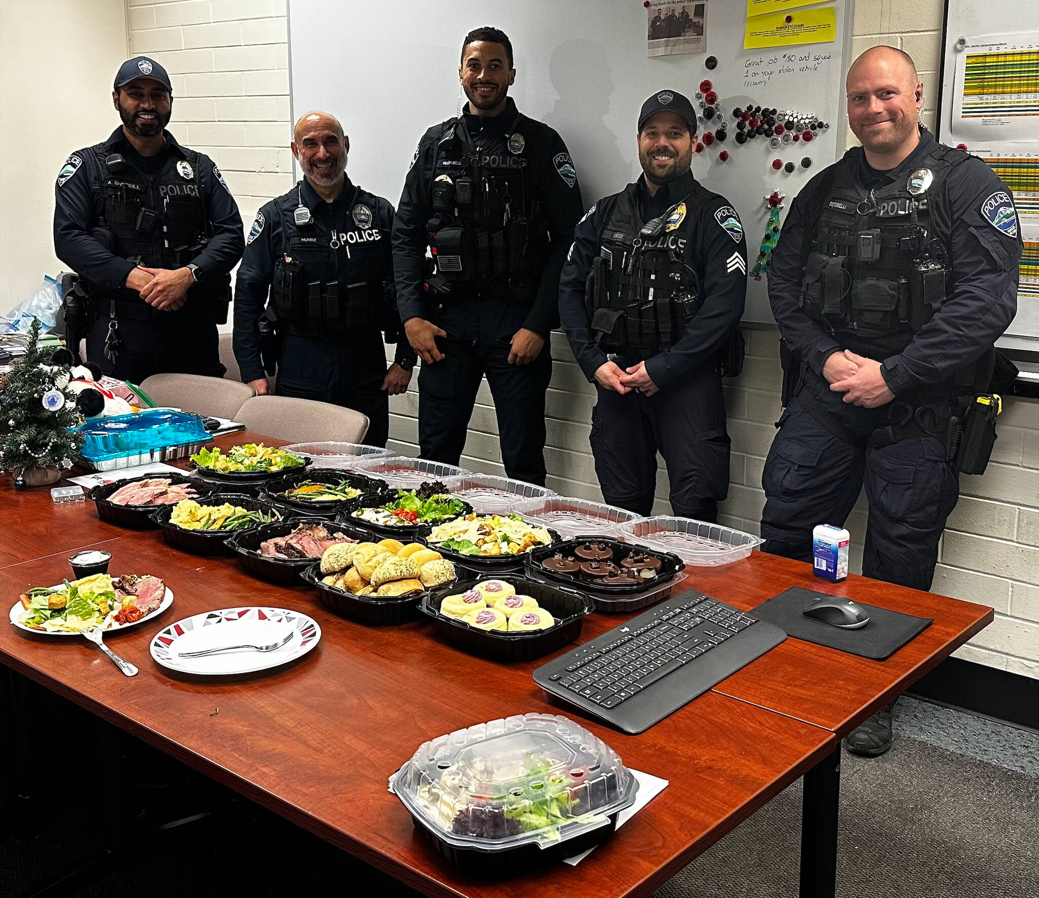 Police officers receive Christmas meal Mercer Island Reporter