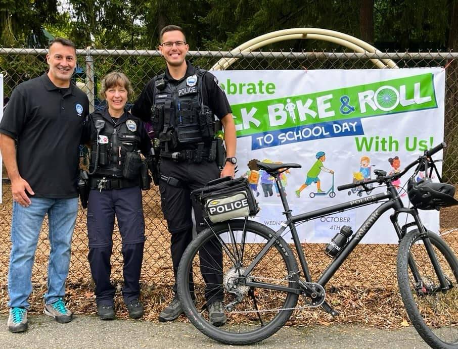 From left, Mercer Island Mayor Salim Nice, Mercer Island Police Department police support officer Anna Ormsby and officer Chase Erickson visited Island Park Elementary School on the morning of Oct. 4 for the school’s Walk, Bike and Roll to School Day. Photo courtesy of the Mercer Island Police Department