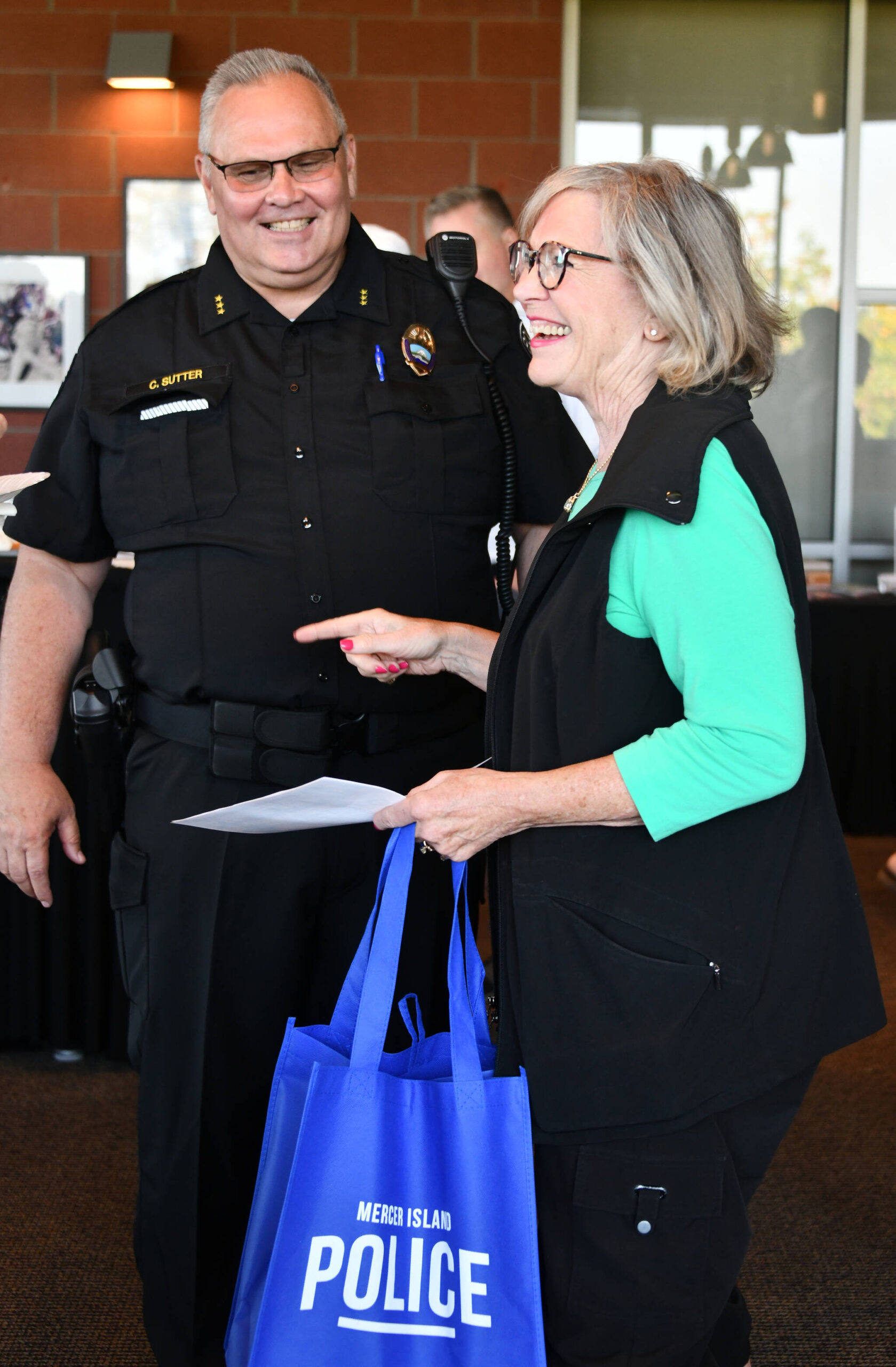 Mercer Islander Sue Stewart chats with new Mercer Island Police Department Chief Chris Sutter at National Night Out on Aug. 6 at the Mercer Island Community and Event Center. Andy Nystrom/ staff photo