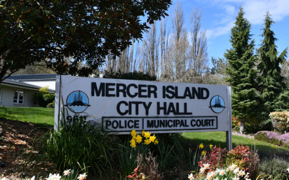 Mercer Island City Hall. (File photo)