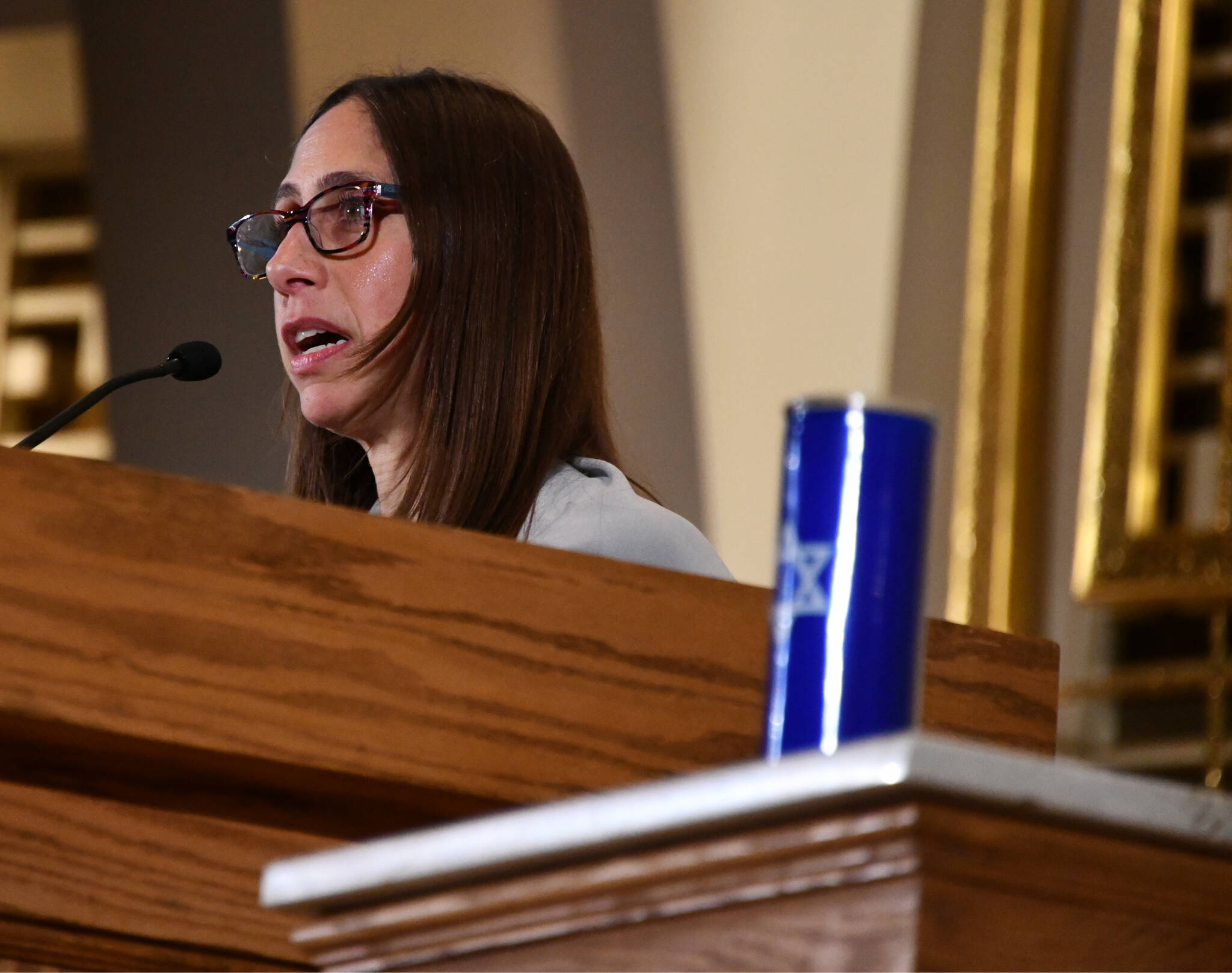 Amy Lavin, CEO of the Stroum Jewish Community Center on Mercer Island, speaks at the October 7: One Year Later commemoration at the Temple De Hirsch Sinai in Seattle. Andy Nystrom/ staff photo