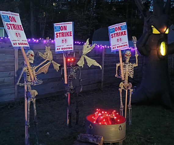 <p>Halloween decorations in Covington support the Boeing strike. (Photo by Bailey Jo Josie/Sound Publishing)</p>