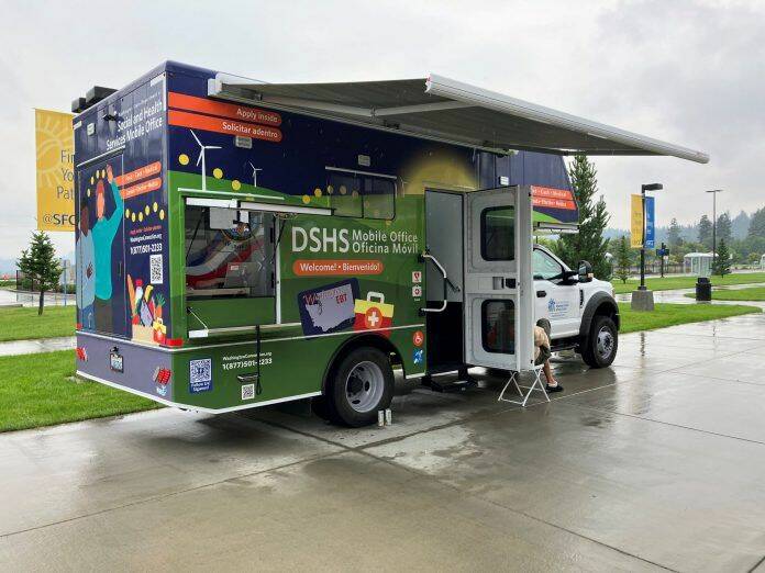 Mercer Island’s Youth and Family Services (YFS) Department is partnering with the Washington State Department of Social and Health Services (DSHS) to bring its Mobile Office to the Mercer Island Community and Event Center parking lot (8236 SE 24th St.) from 1-4 p.m. this Dec. 4 and Feb. 5, 2025 and April 2, 2025 alongside the Hopelink Mobile Market. The DSHS Mobile Office offers consultations with DSHS staff to determine eligibility for public benefits, apply for programs and services, follow up on existing cases, and request EBT or reduced bus fare cards. Islanders can reach out to YFS staff with questions about this service and for additional resources at (206) 275-7657 or miyfs@mercerisland.gov. Photo courtesy of the city of Mercer Island