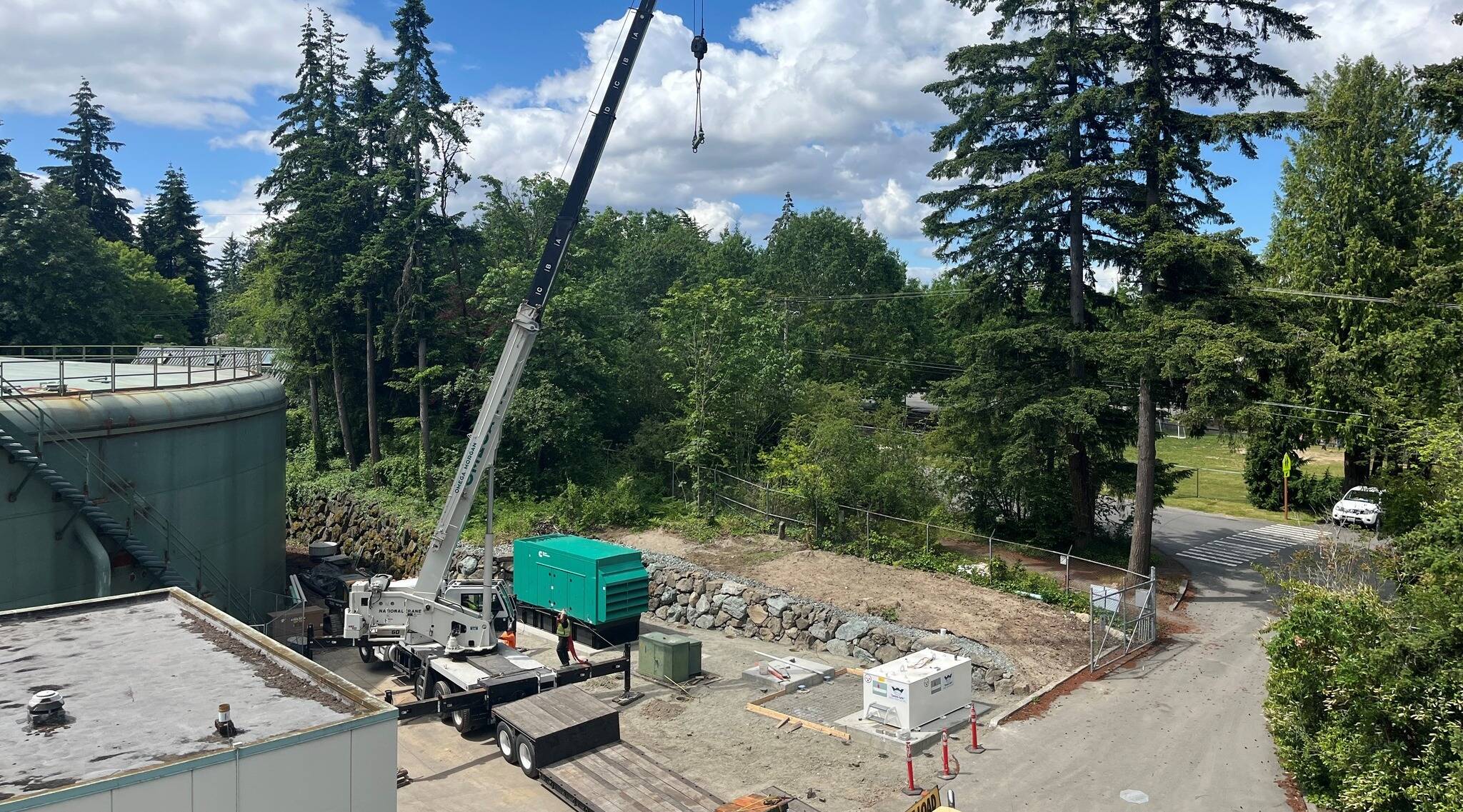 Workers install the 500 KW Generator. Photo courtesy of the city of Mercer Island